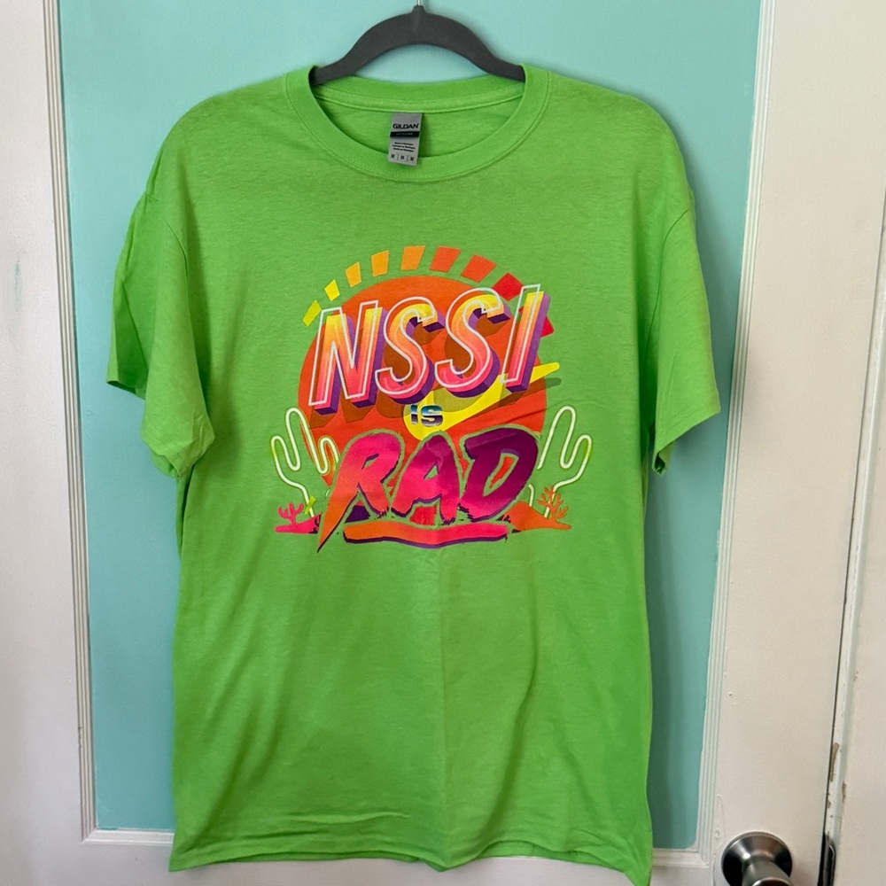 Fun bright vintage tee!